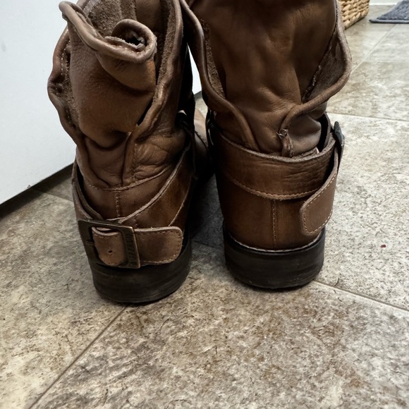 Buffalo David Bitton Brown Ankle Boots with Wraparound Strap - Picture 6 of 8